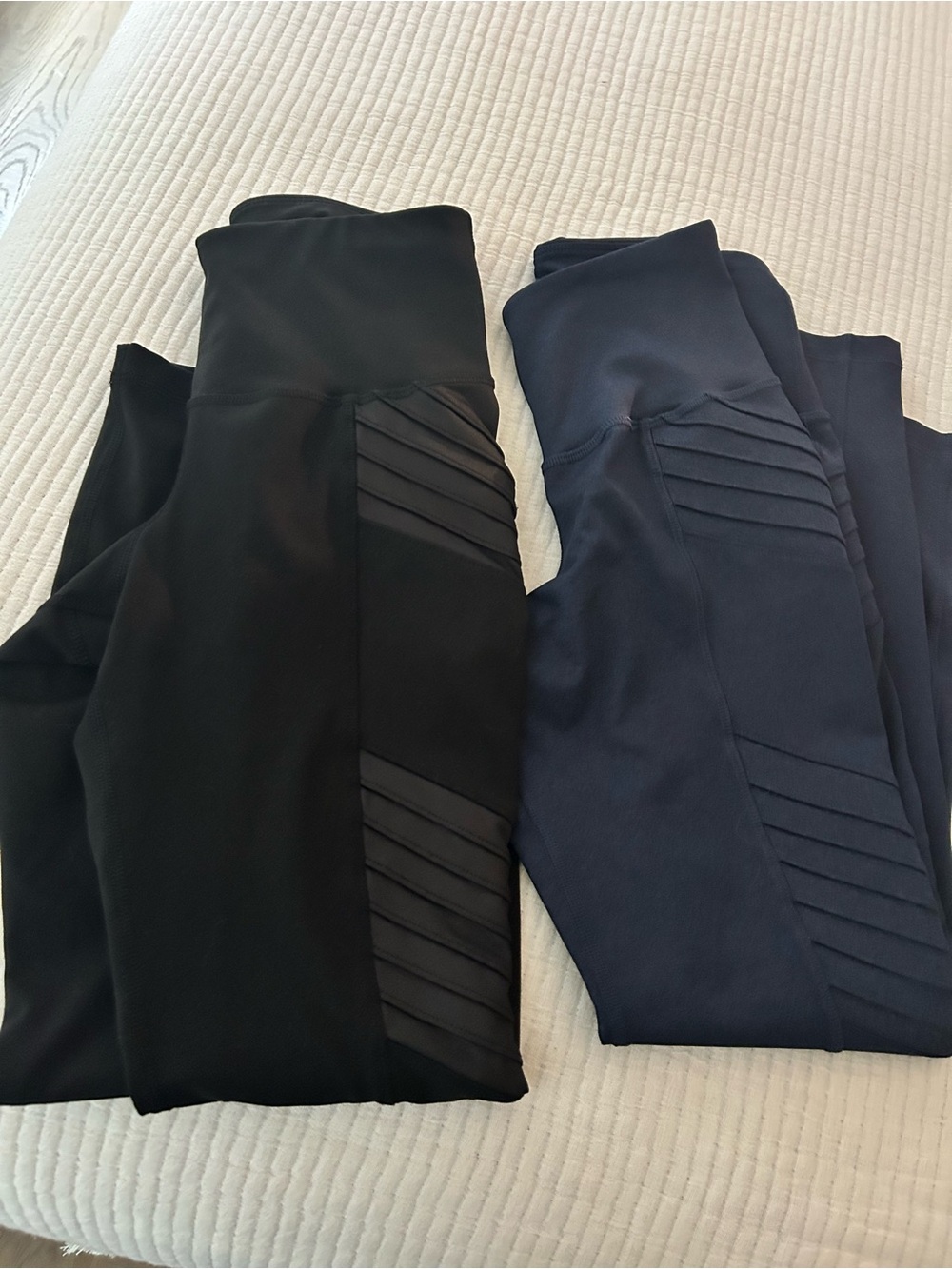 Old Navy High-Rise Paneled Leggings - Black and Navy